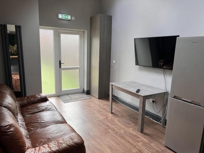Ferienwohnung 6D Hosting Coventry Exterior foto