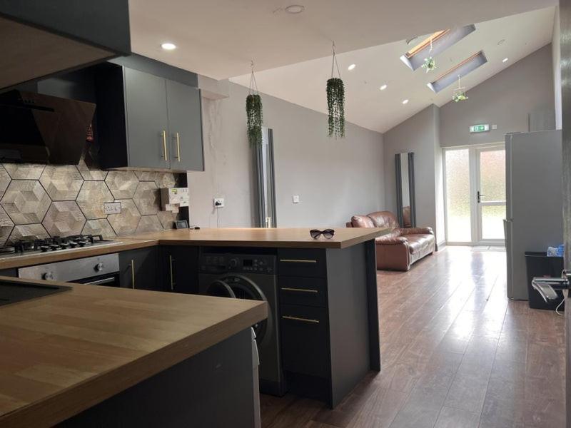 Ferienwohnung 6D Hosting Coventry Exterior foto