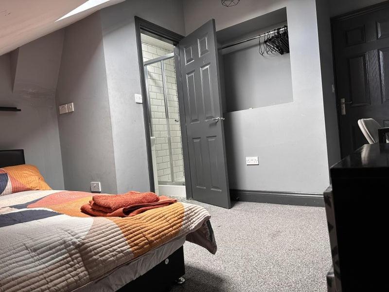 Ferienwohnung 6D Hosting Coventry Exterior foto